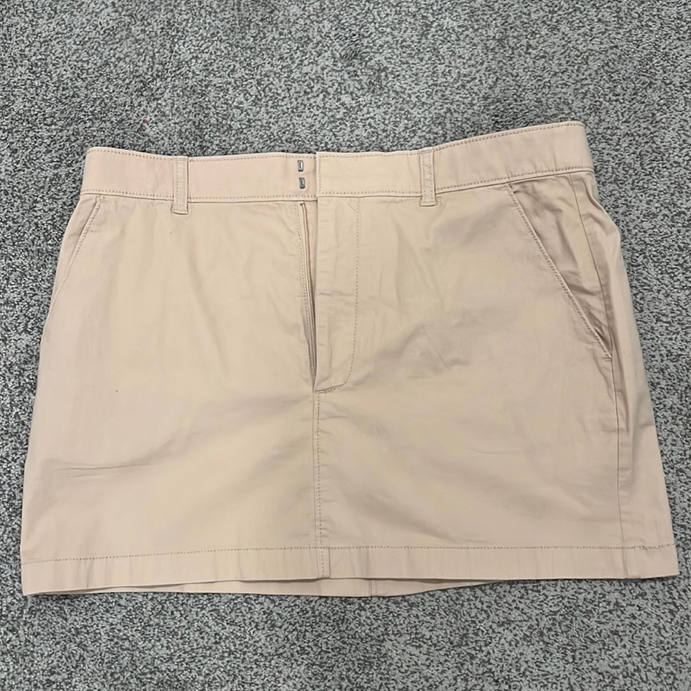 Abercrombie & Fitch tan/khaki chino mini skirt in size Large (L)